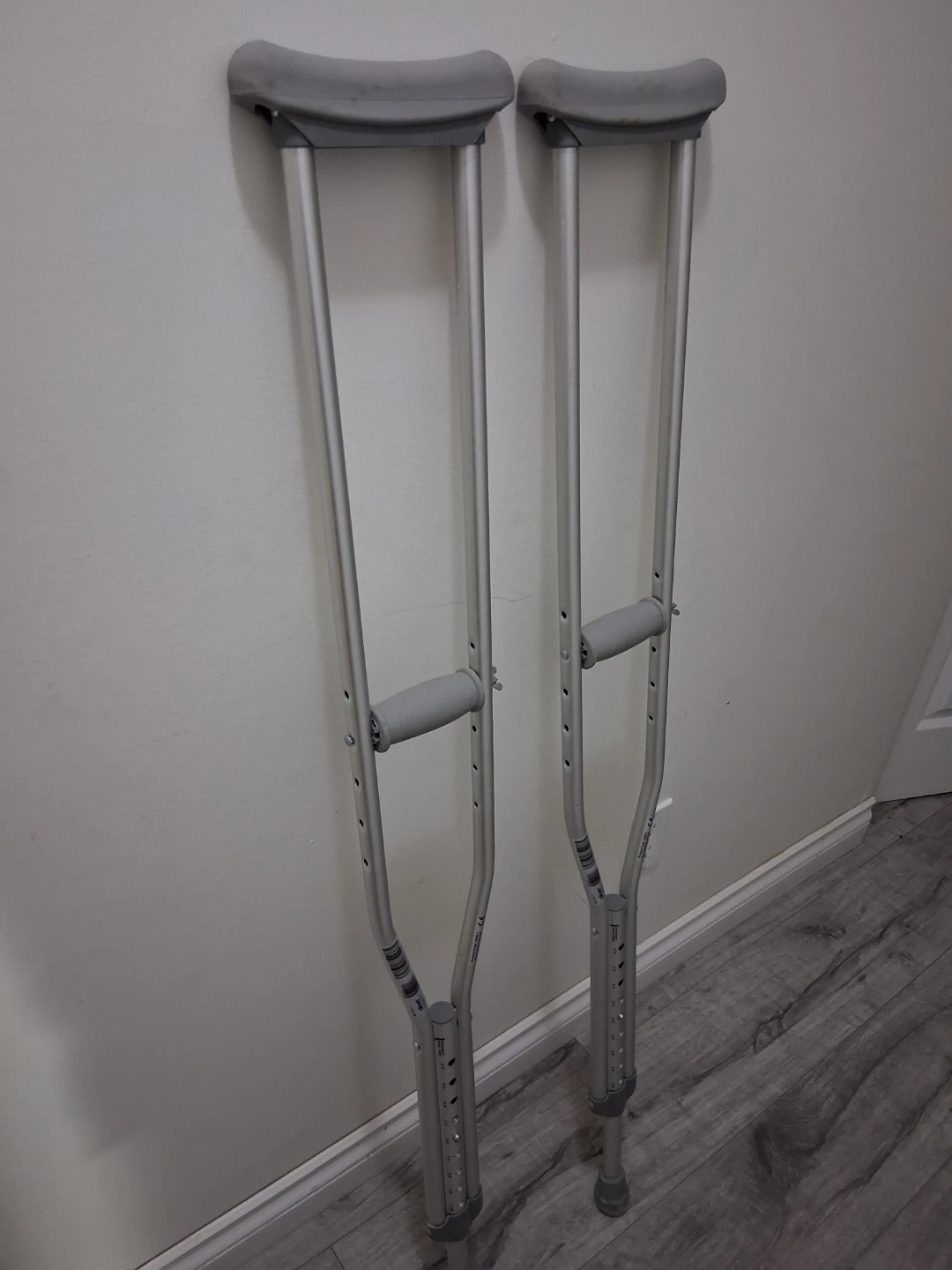 Drive Medical Adjustable Underarm Crutches