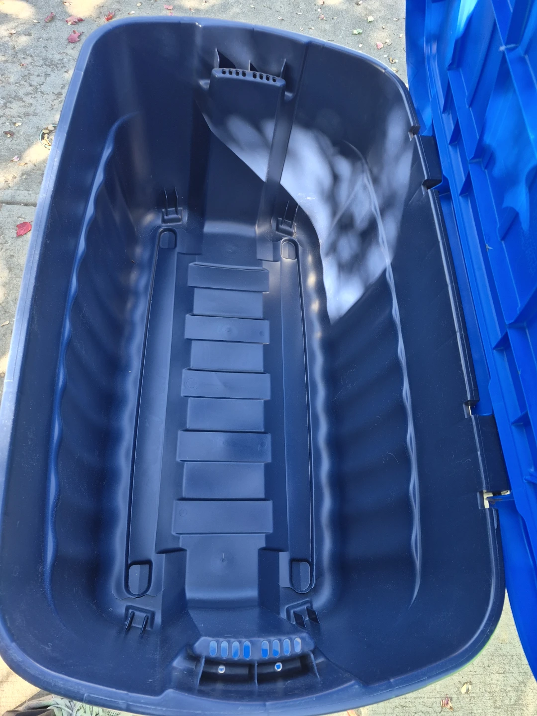 Two Canucks Rubbermaid Storage Totes - photo 3