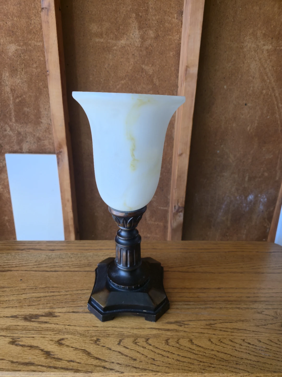 Traditional Table Lamp with Frosted Glass Shade