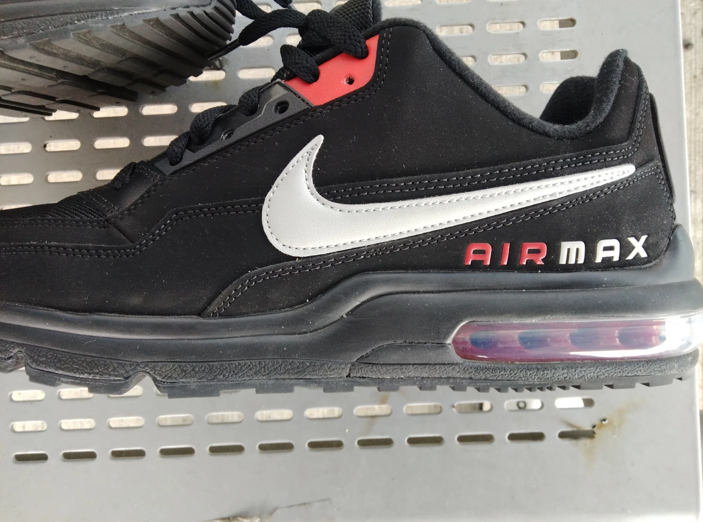 Nike Air Max Sneakers Black... Excellent Condition - photo 2