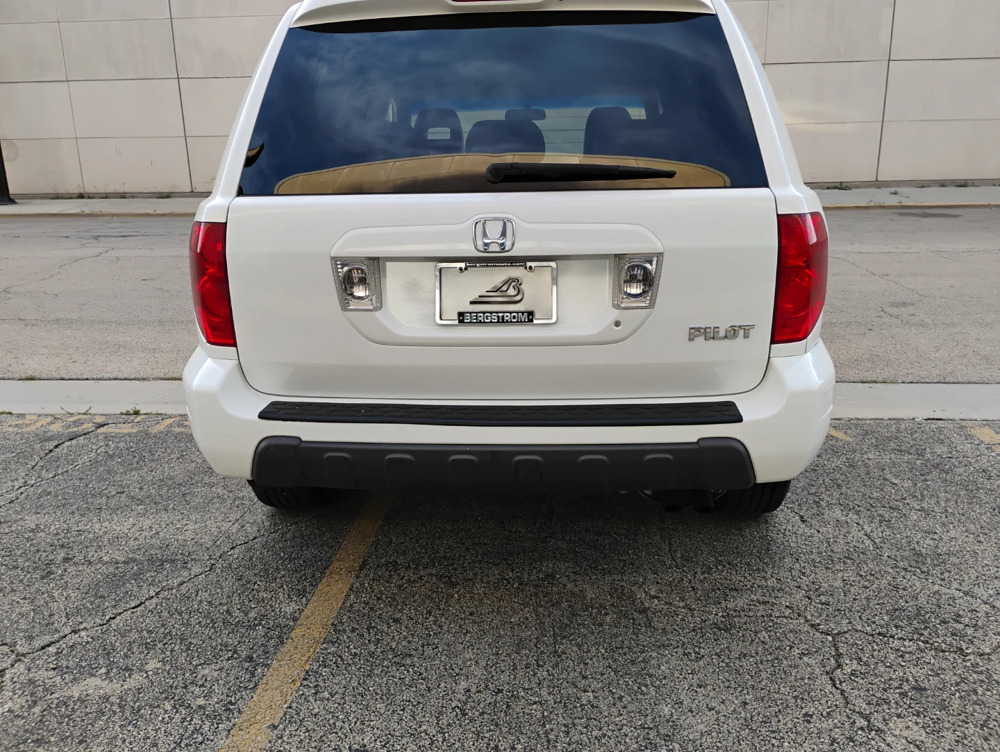 White Honda Pilot SUV - photo 4