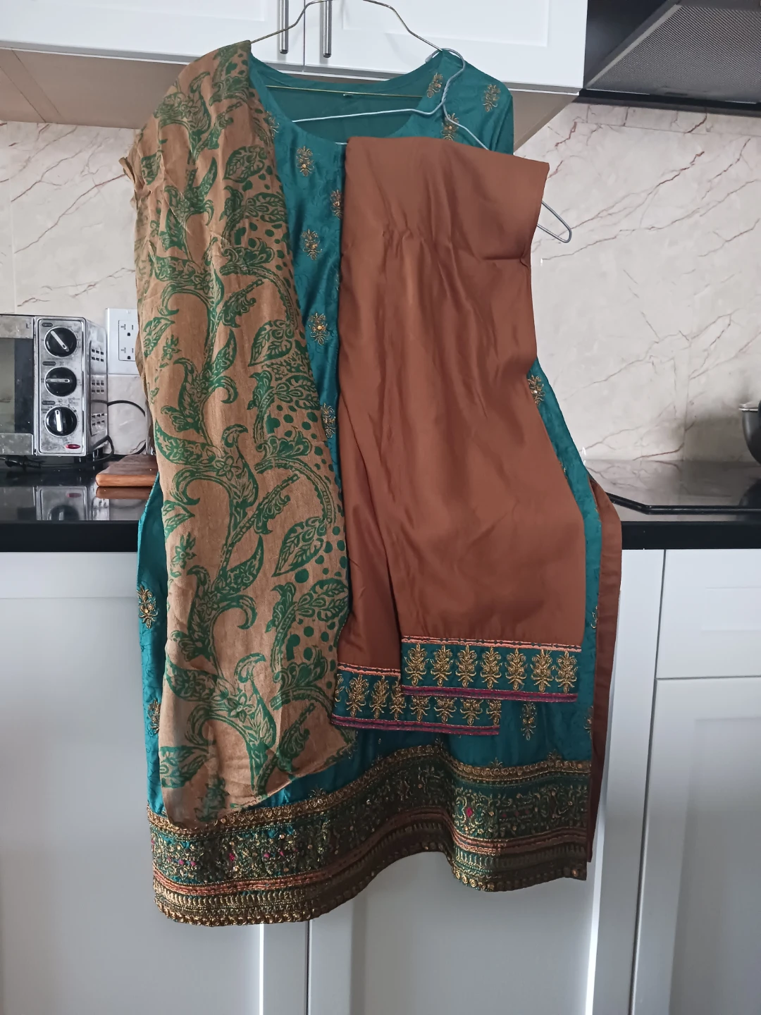Teal and Brown Traditional Three-Piece Indian Suit - photo 5
