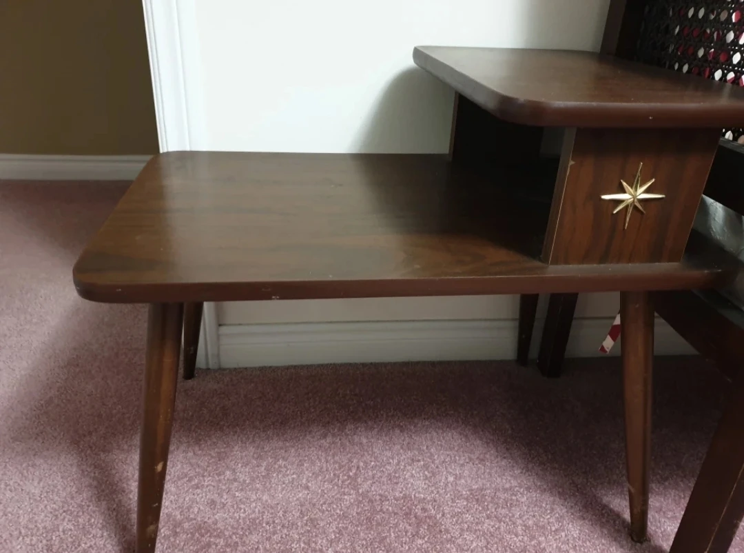 M🏈id-Century Modern Two-Tier Side Table
