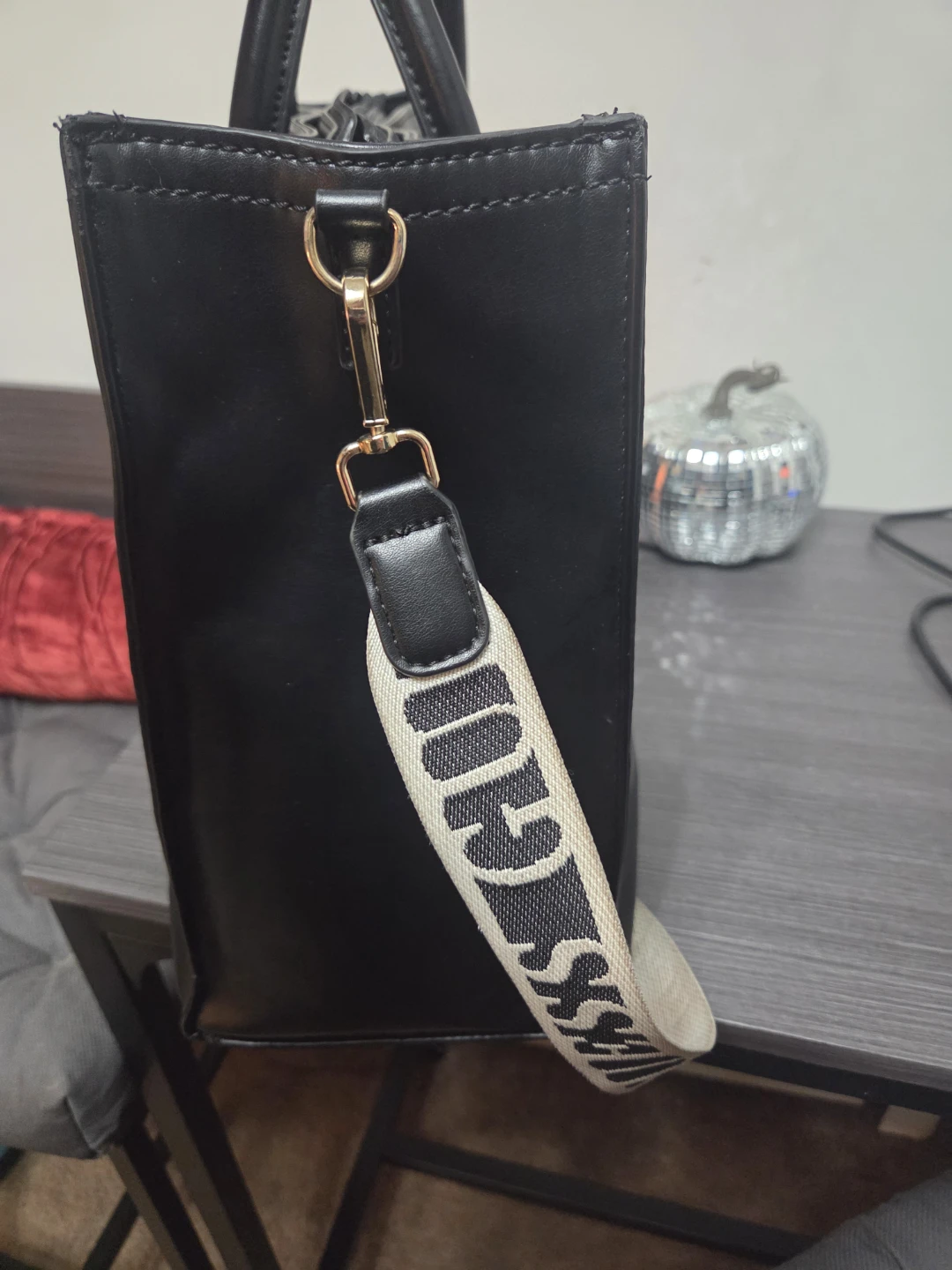 GUESS Black Tote Bag with Detachable Strap - photo 4