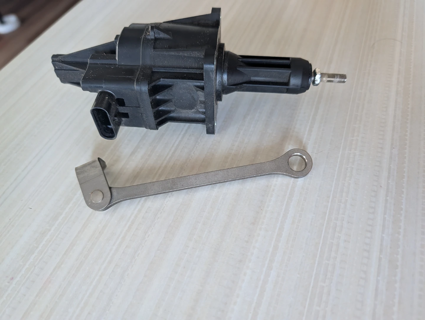 Turbo Charger Wastegate Actuator with Bracket - photo 4