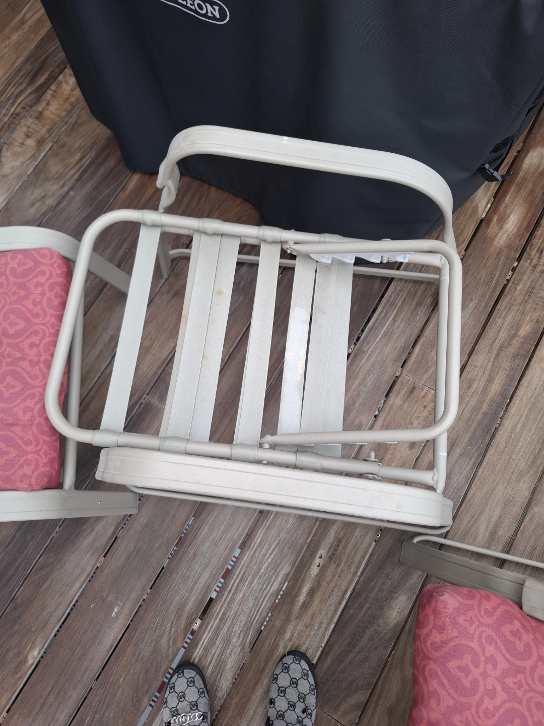 6 patio chairs with 2 foot rests - photo 5