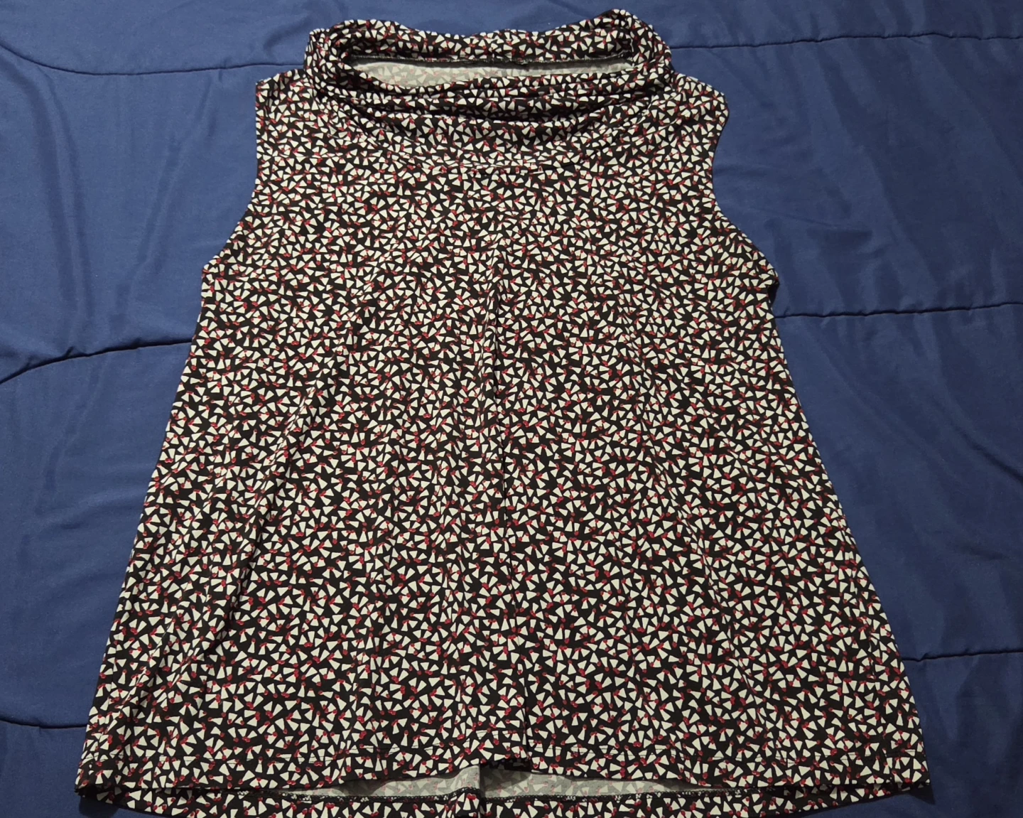 Geometric Print Sleeveless Cowl Neck Top