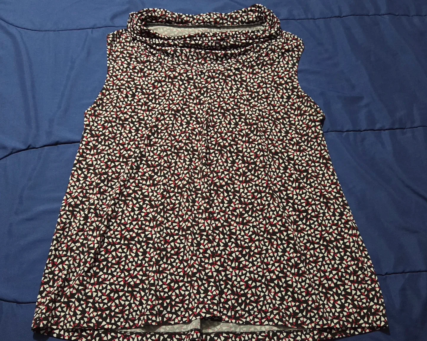 Geometric Print Sleeveless Cowl Neck Top