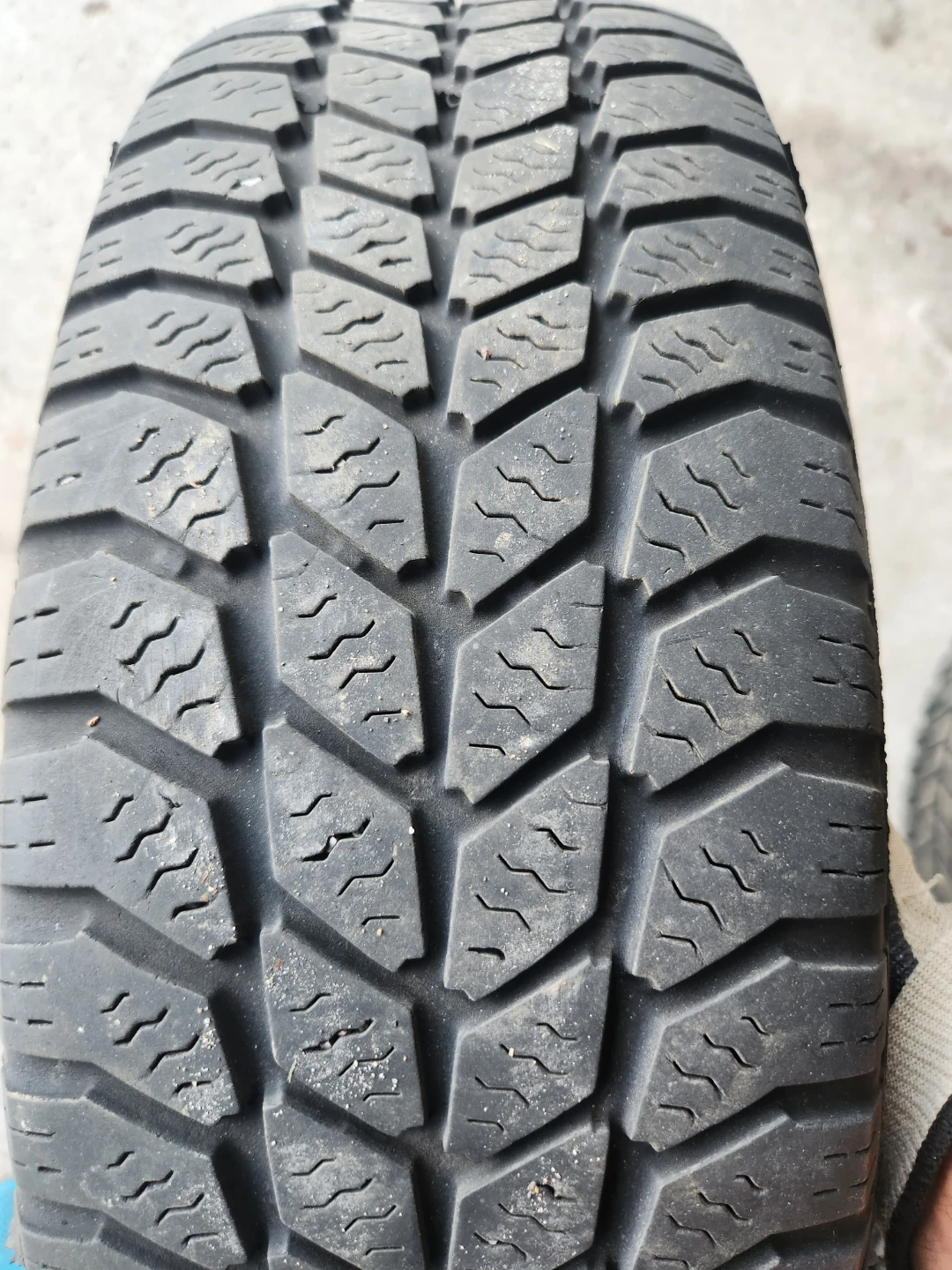 3 Goodyear Ultra Grip 4 Tires 185/65R15