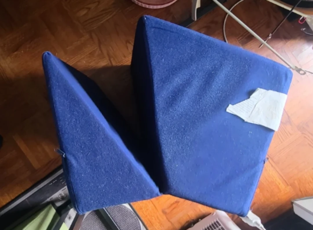 🏈Blue foam wedge pillow - photo 2