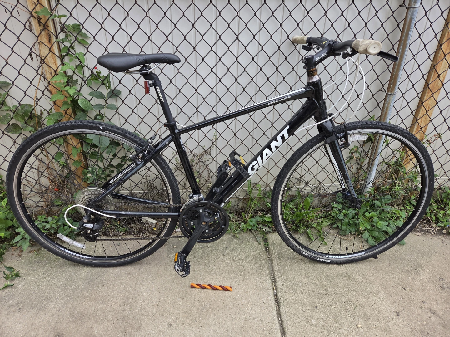 Giant Escape Hybrid Bike - photo 2