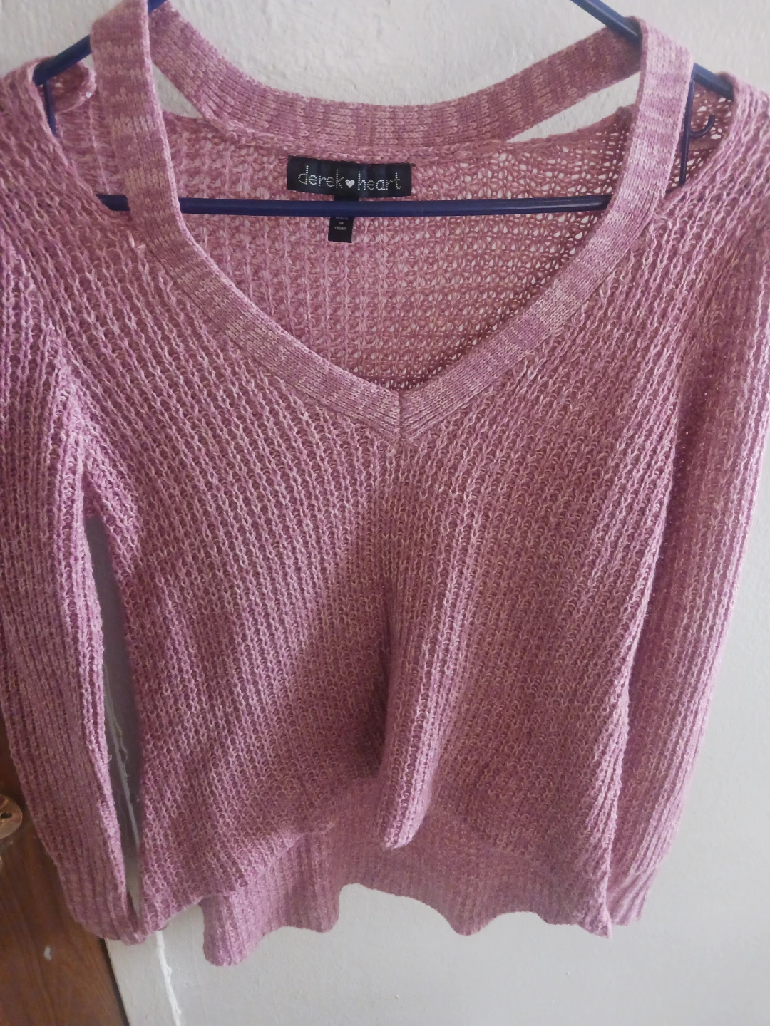 🏈 Derek Heart Pink V-Neck Knit Sweater - photo 2
