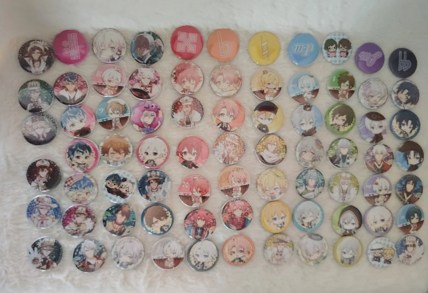 Selling Assorted Anime/Game 3cm Buttons