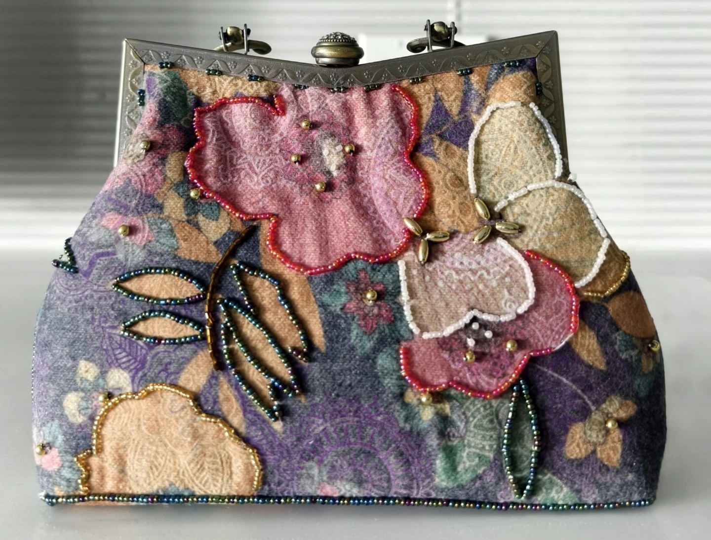 Vintage Floral Embroidered & Beaded Handbag – Ornate Metal Frame - photo 2
