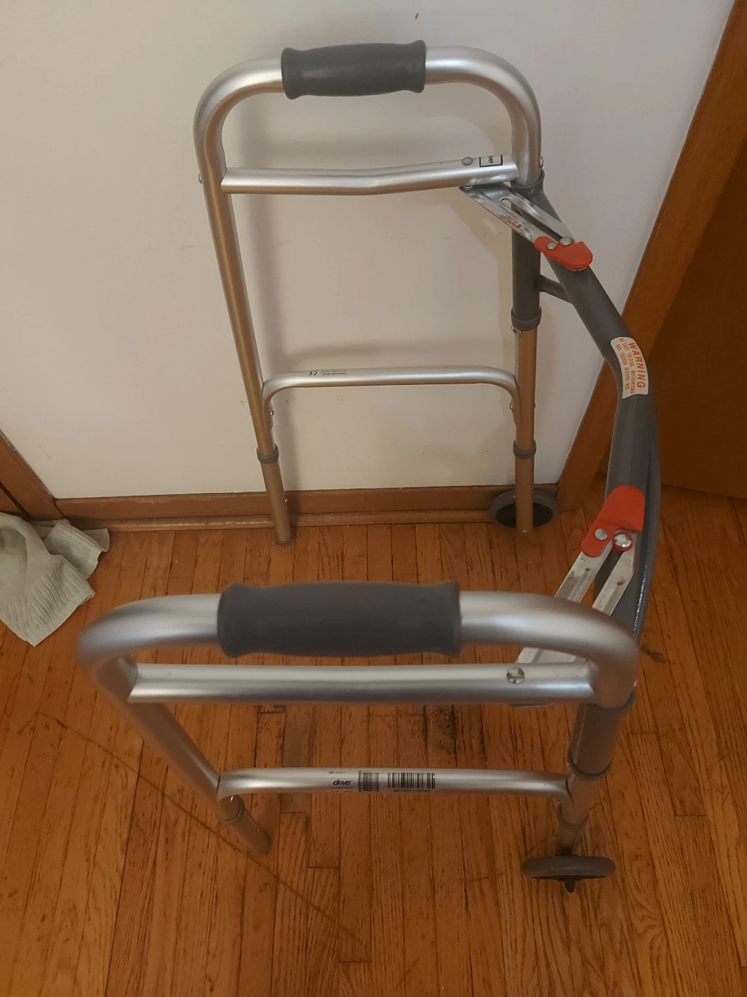 Selling my used like brand new walker - photo 5