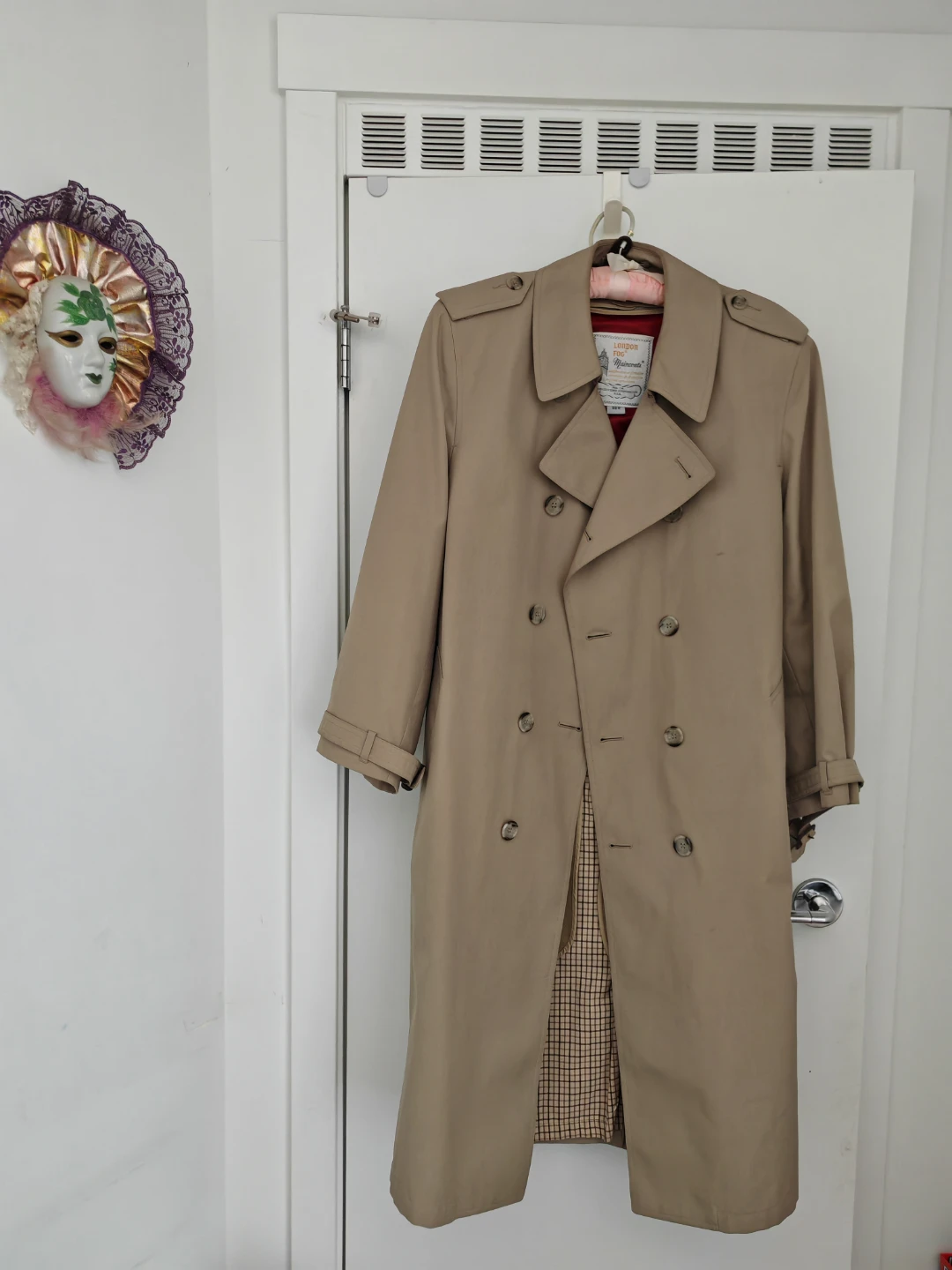 Authentic London Fog Maincoat – Size 38R – Excellent Condition