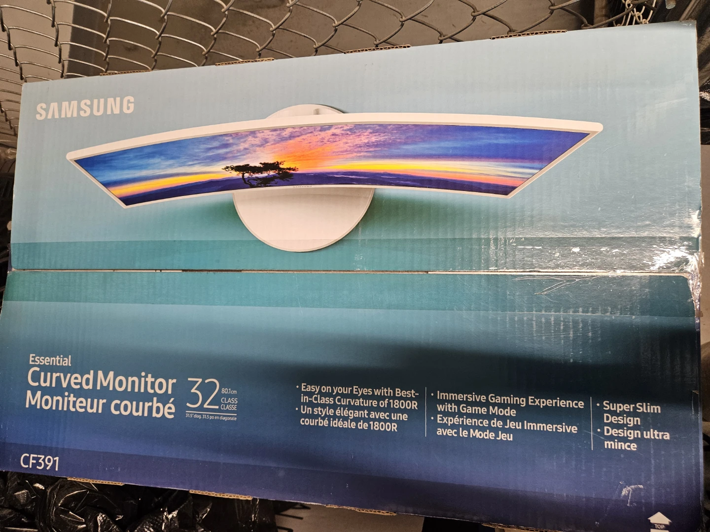 Samsung 32” Curved Monitor – Excellent Condition