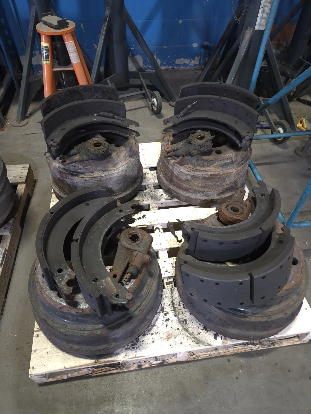 Set of 4 Commercial Brake Drums and Shoes