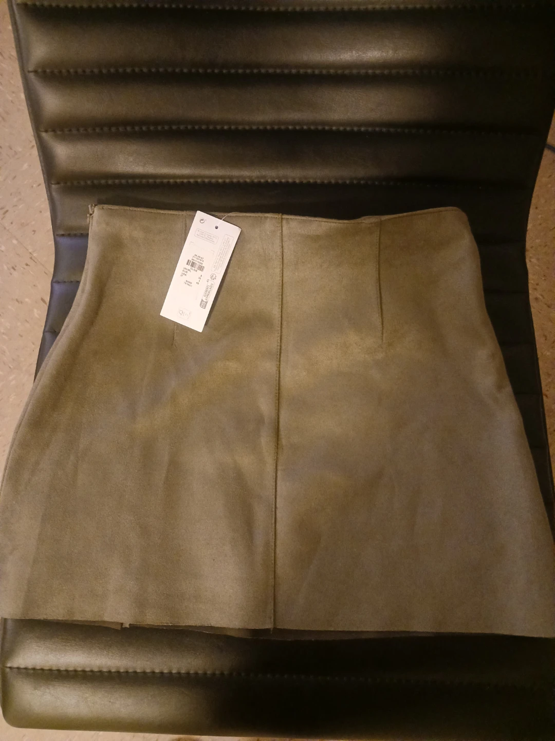 🏈 Olive Faux Suede Mini Skirt Size 4
