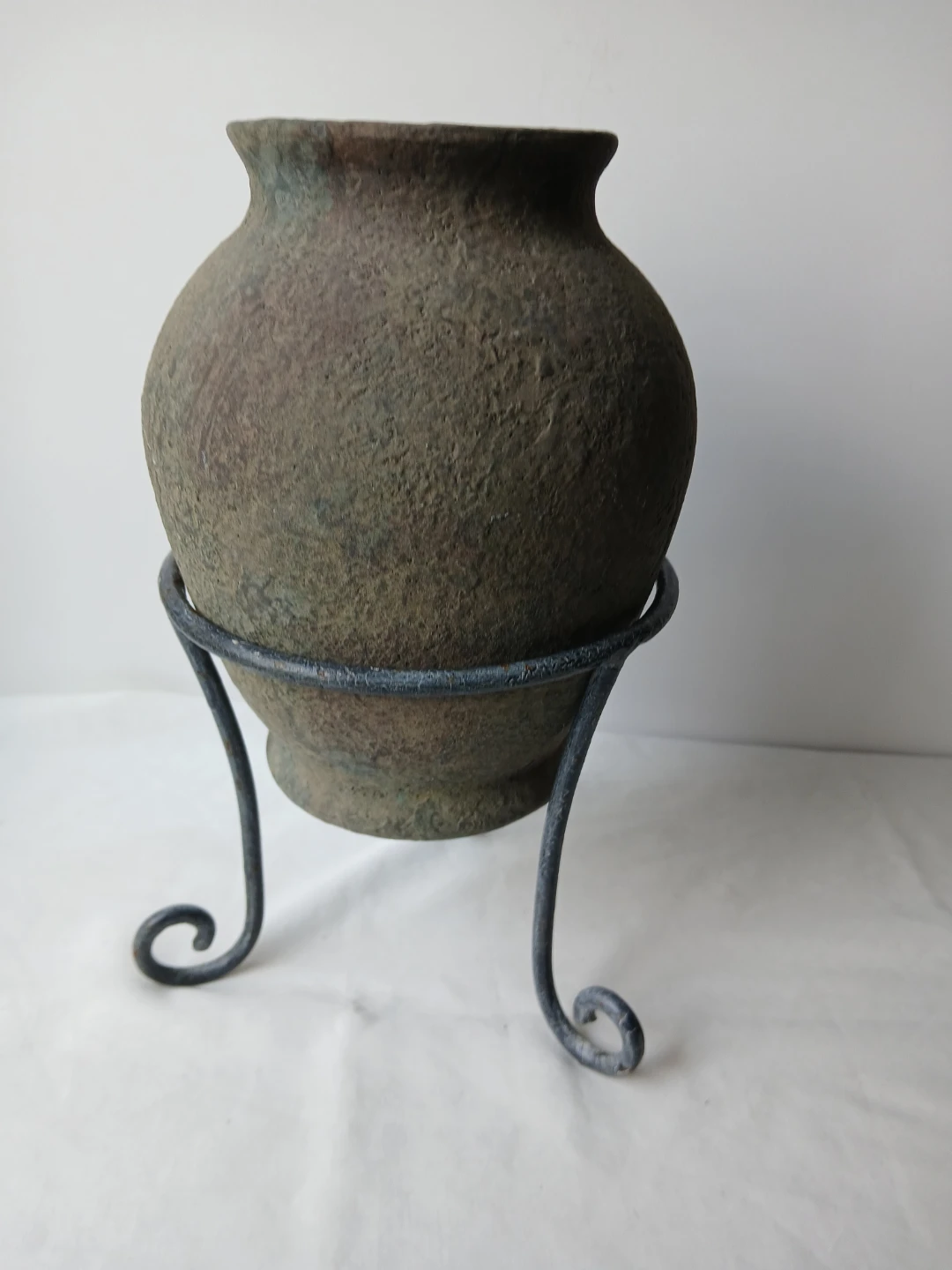 Metal Decorative Pot Stand and Pot. Both $15  firm.
