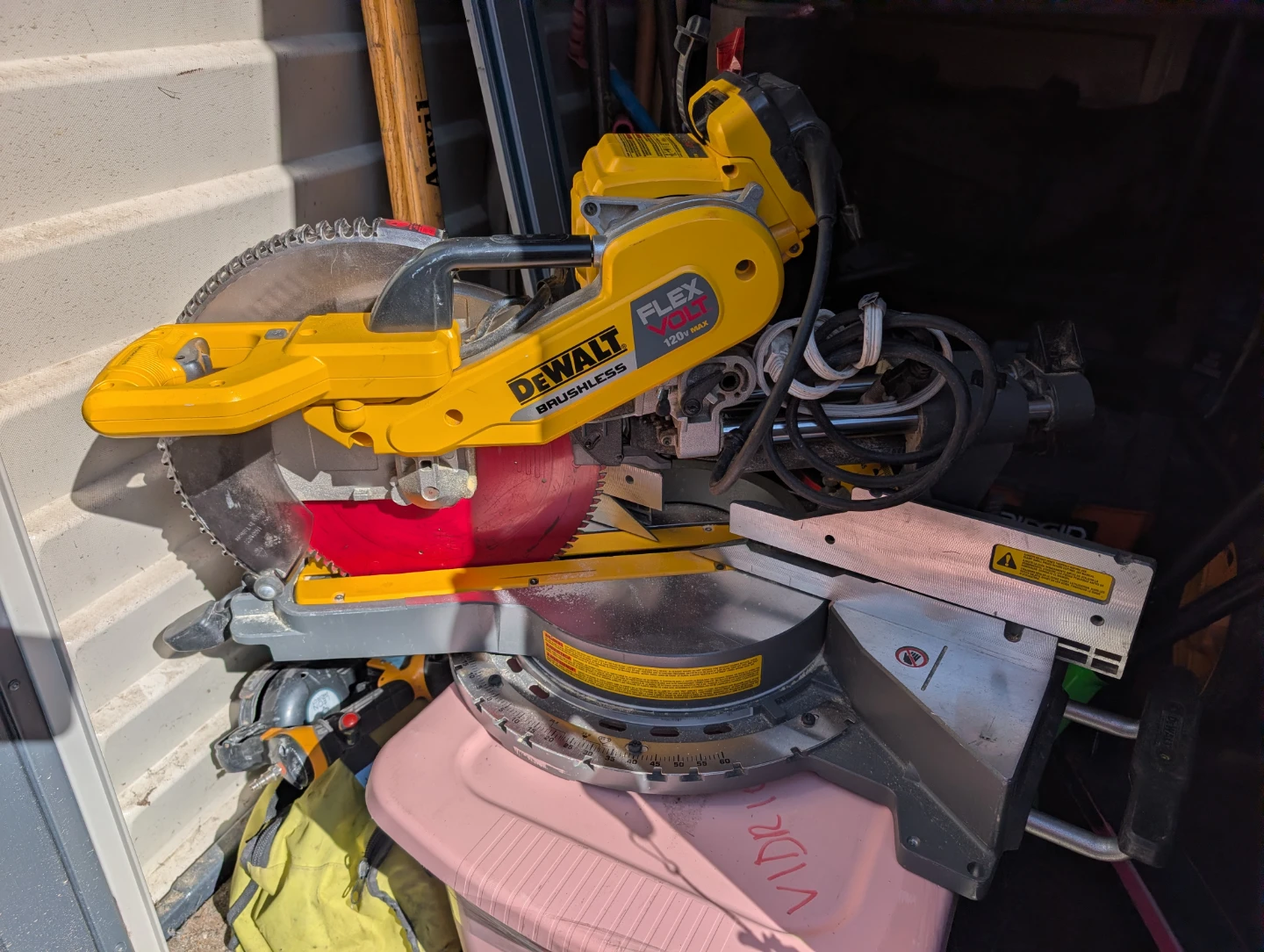 🏈Almighty powerful DeWalt DHS790 12-inch FlexVolt Miter Saw