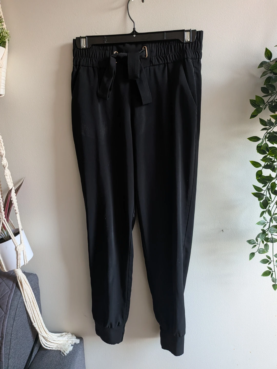 🏈 NWOT dynamite Black tie-waist jogger pants - photo 4