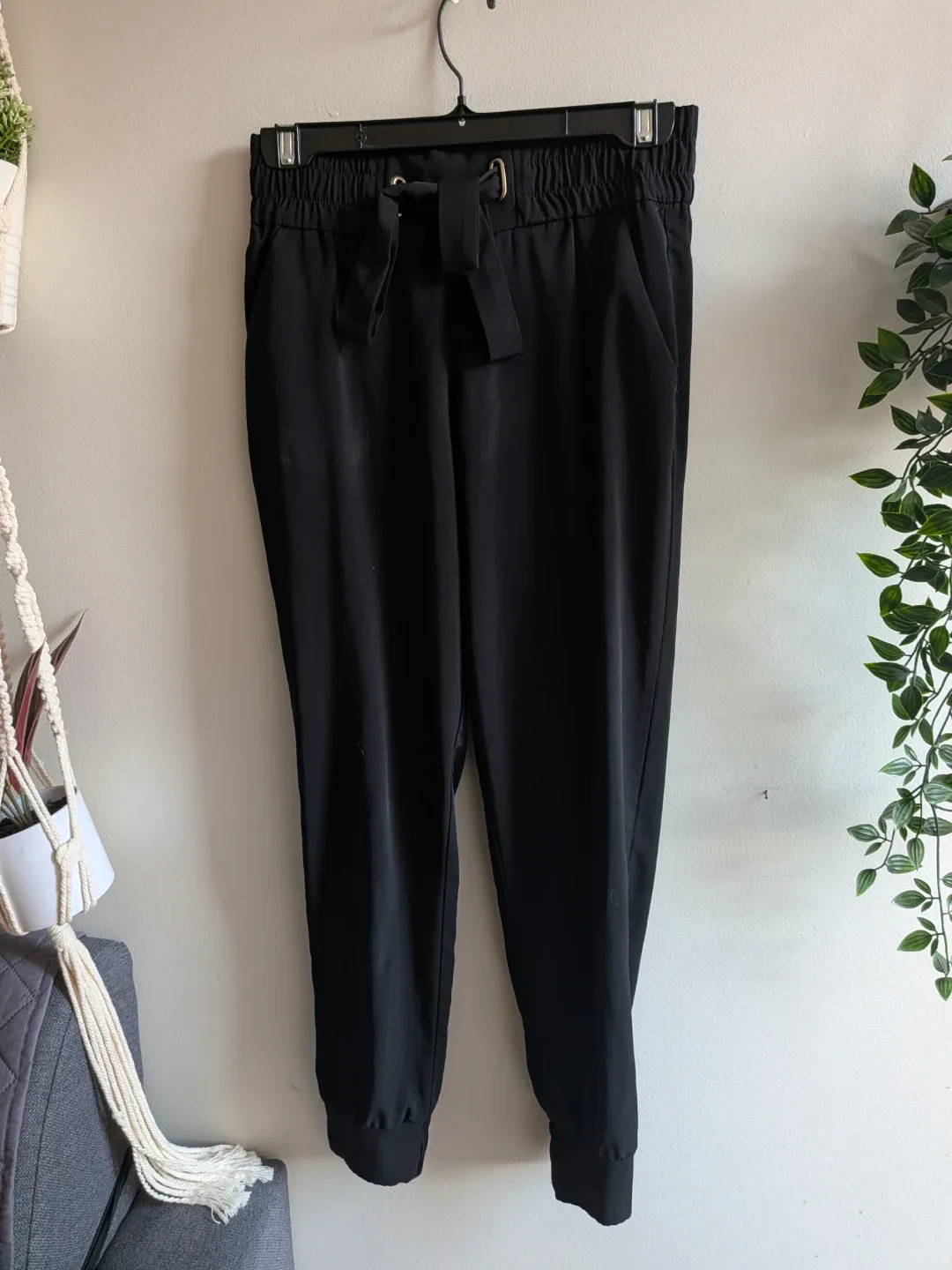 🏈 NWOT dynamite Black tie-waist jogger pants - photo 4