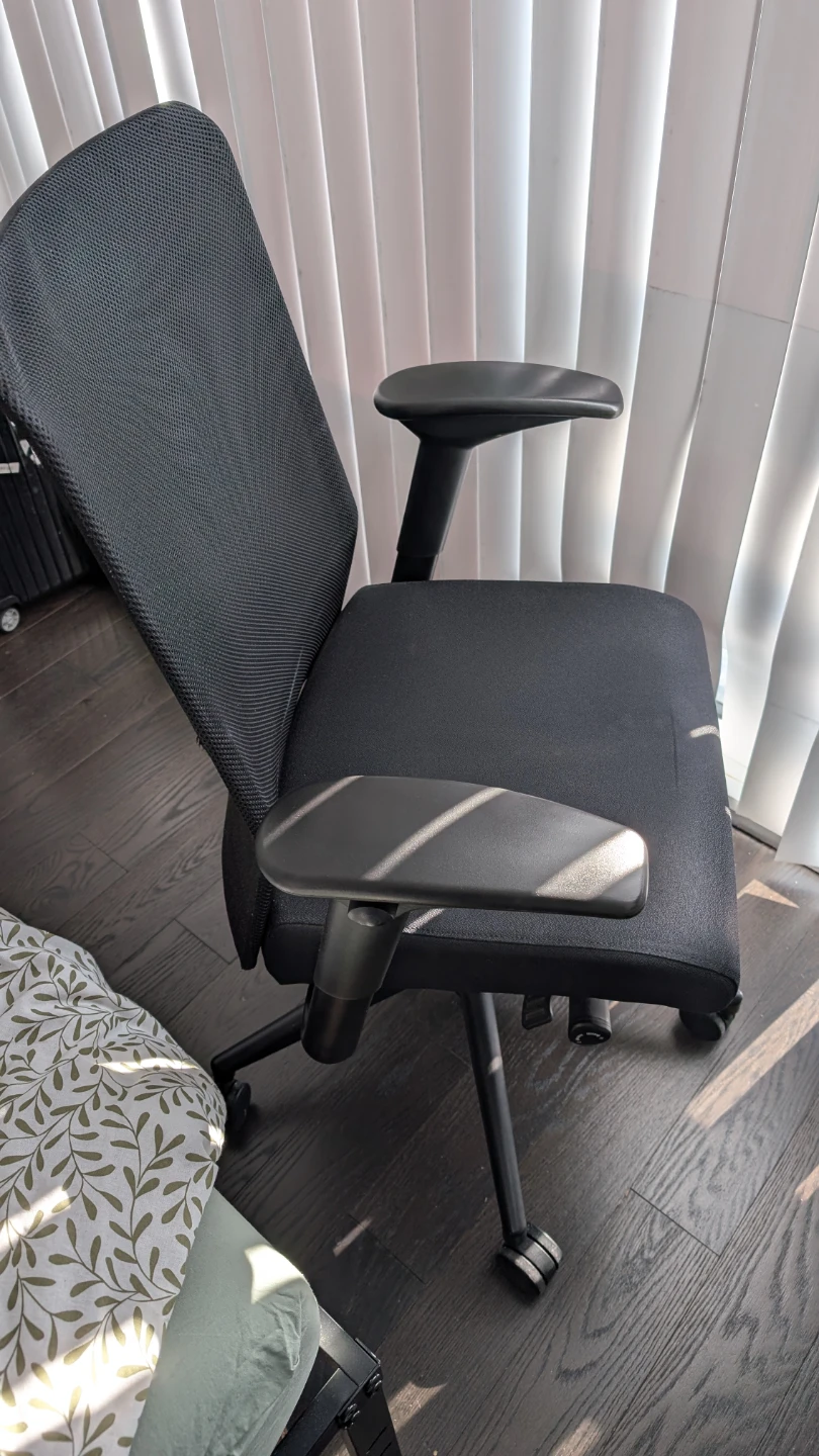 Black mesh office chair - photo 3