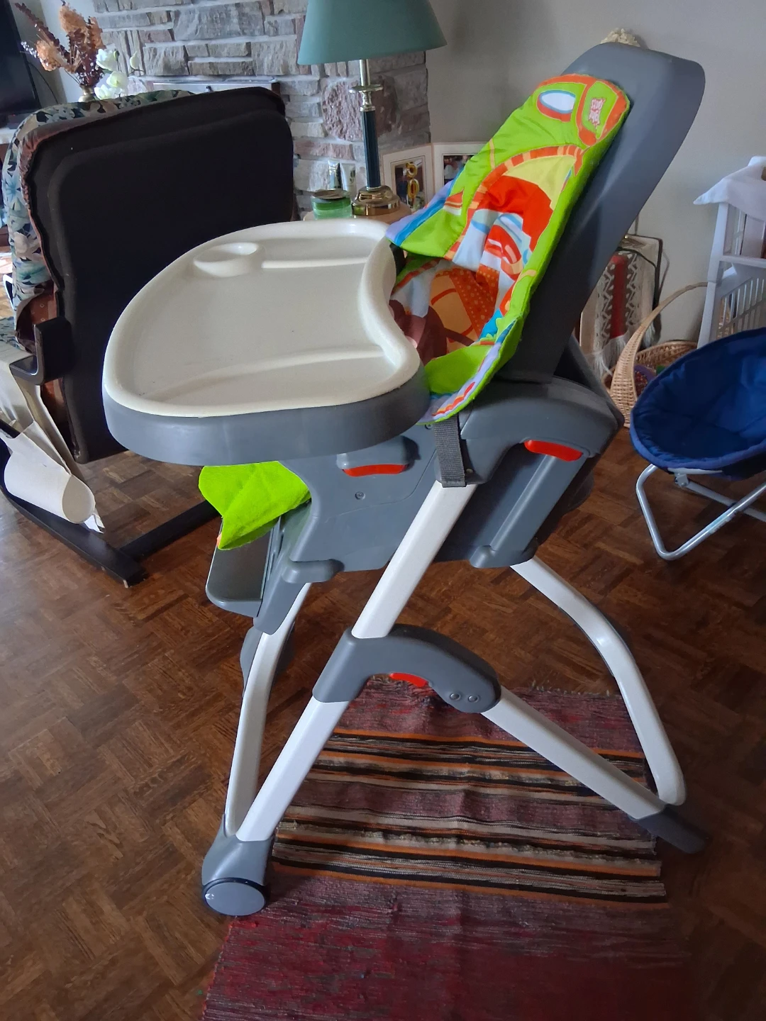 Graco high chair with removable cover - photo 3
