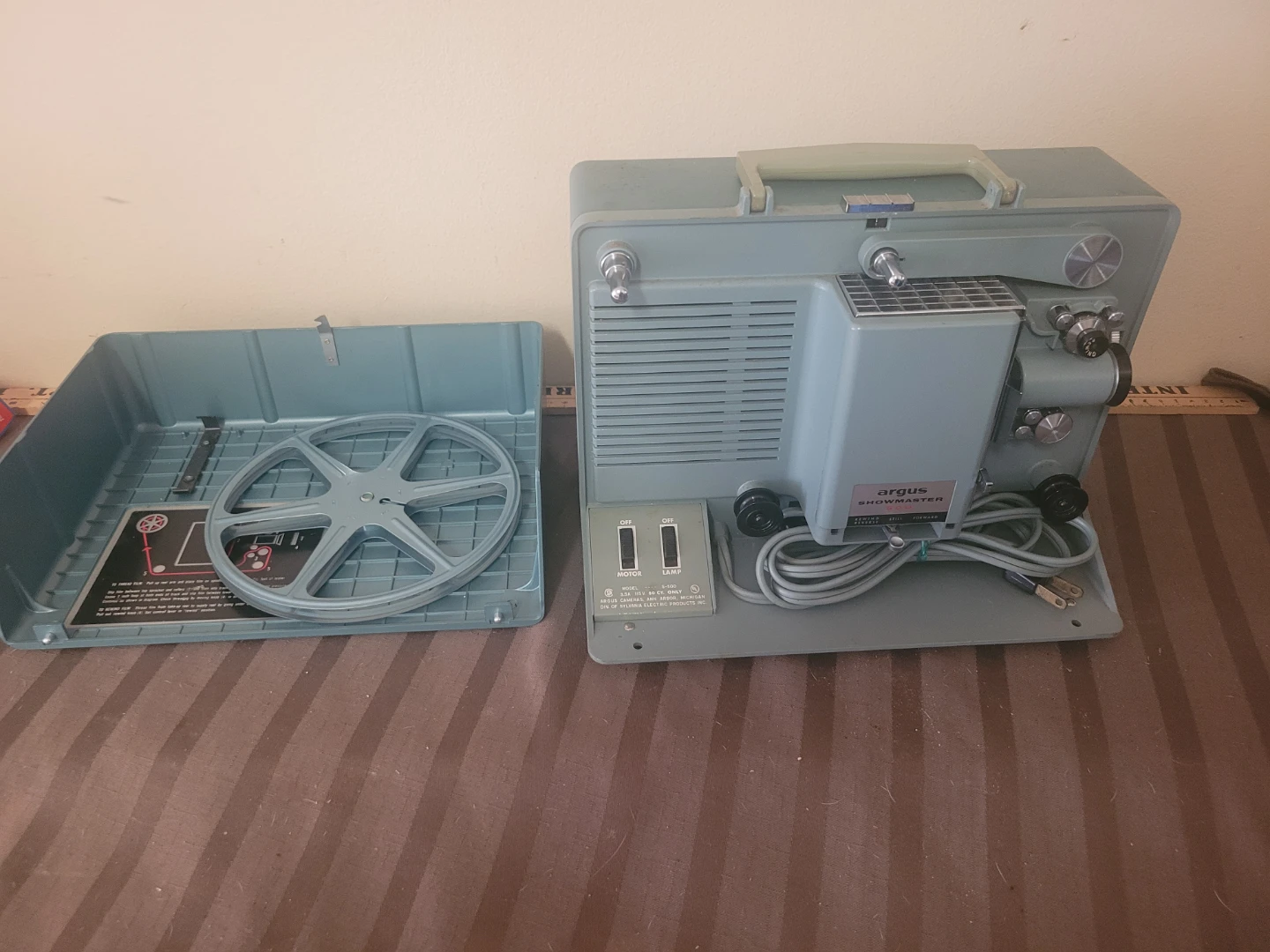 Argus Showmaster S-500 Film Projector - photo 5