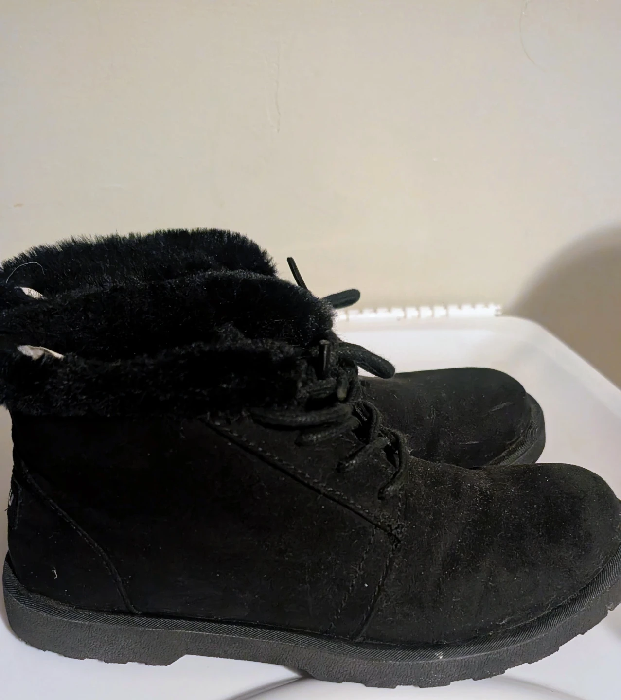 Lot Makalu Black and Tan  Faux Fur Ankle Boots - photo 4