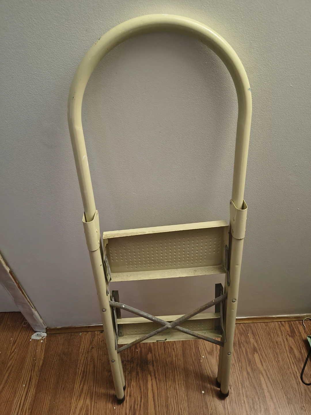 Cream Step Stool Ladder - photo 4