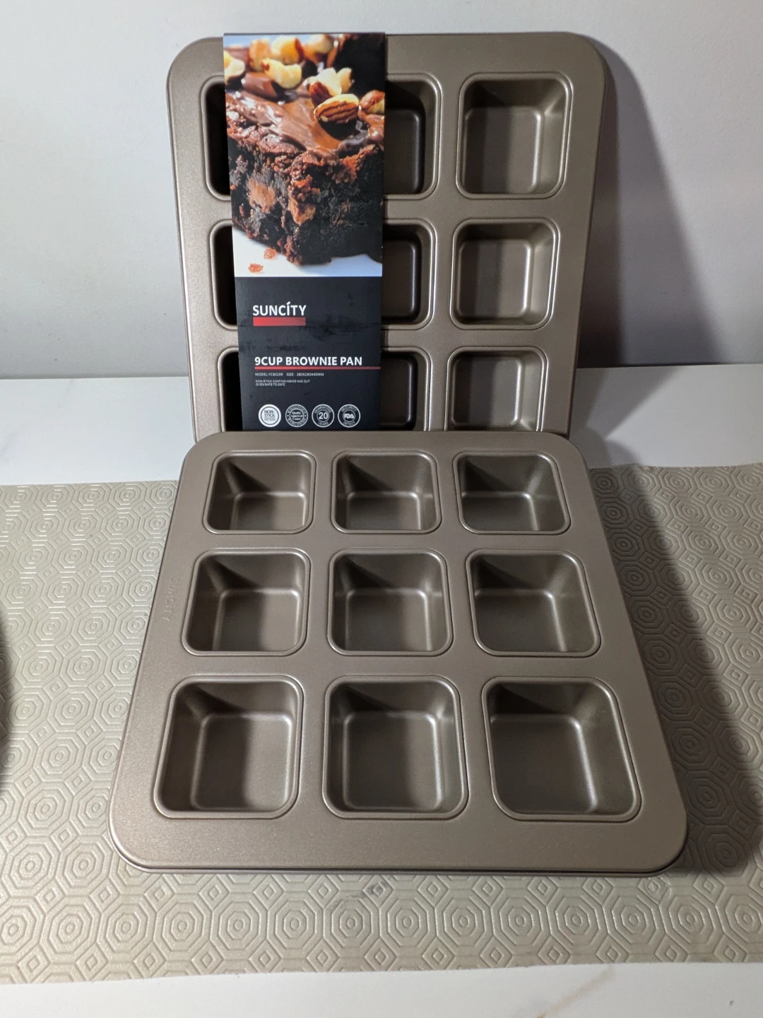 Suncity 9-Cup Brownie Pan - photo 2
