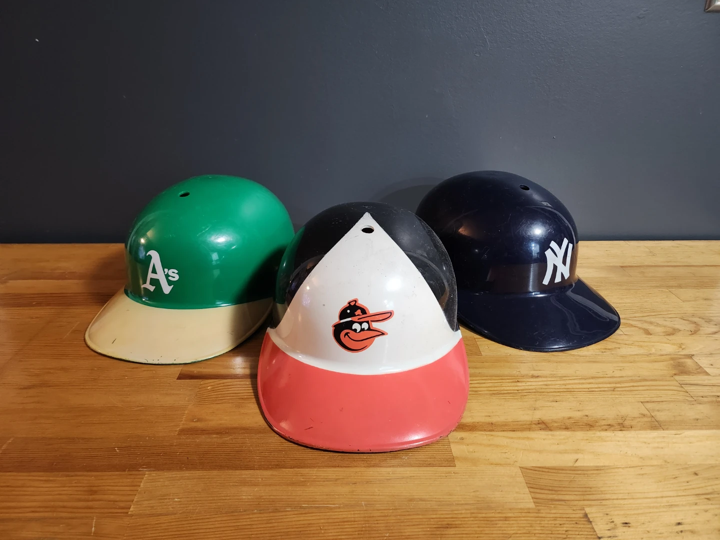 Vintage MLB Souvenir Batting Helmets A's, Orioles, Yankees 🏈