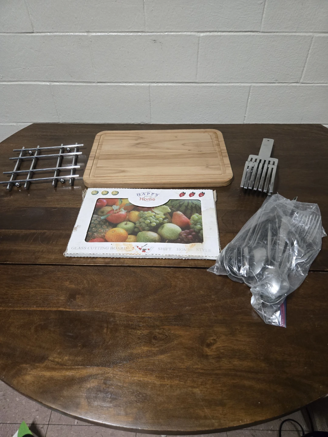 Kitchenware bundle: Wood board, glass board, and utensils - photo 2