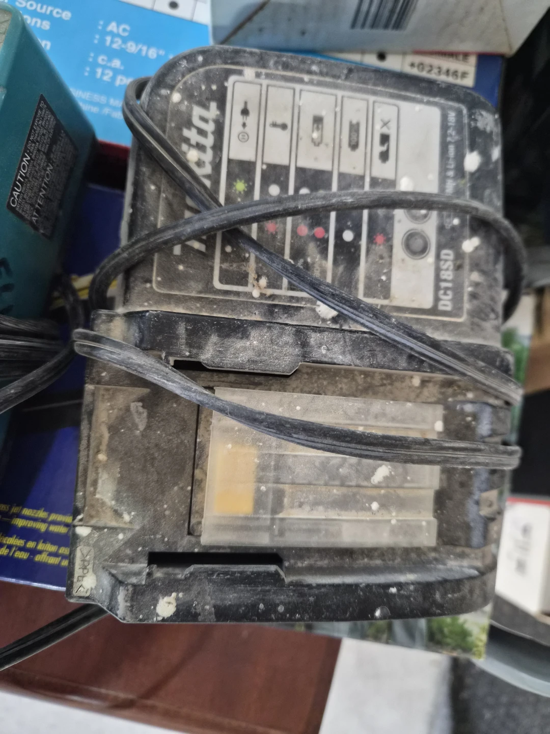 3 Makita Battery Chargers - photo 2