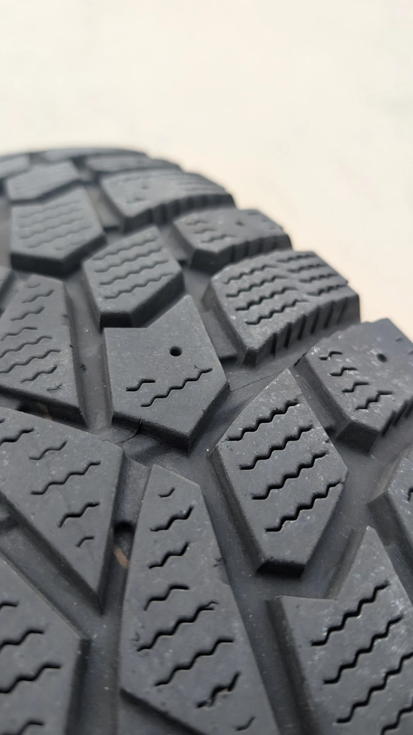 Winter Tires on rims in great shape 215/70R16 - photo 5
