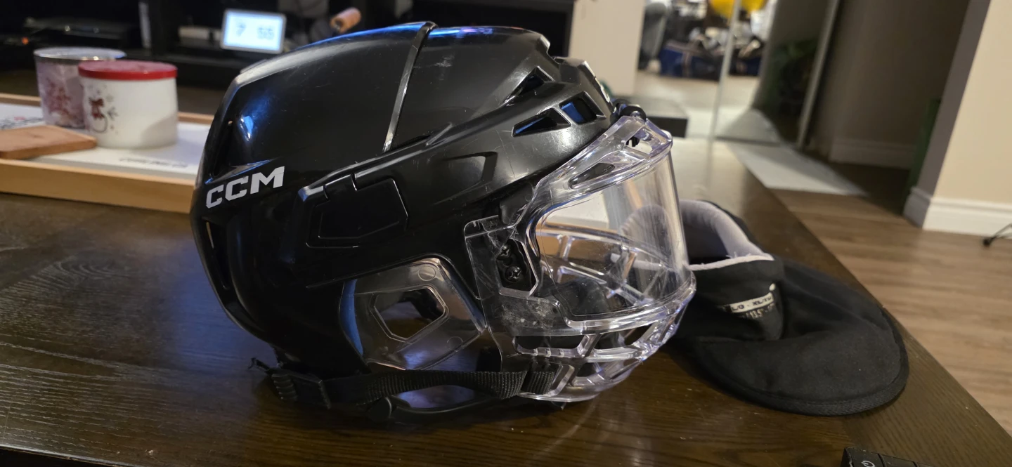 CCM Tacks Helmet with  CCM FV1 "Fishbowl" - photo 2