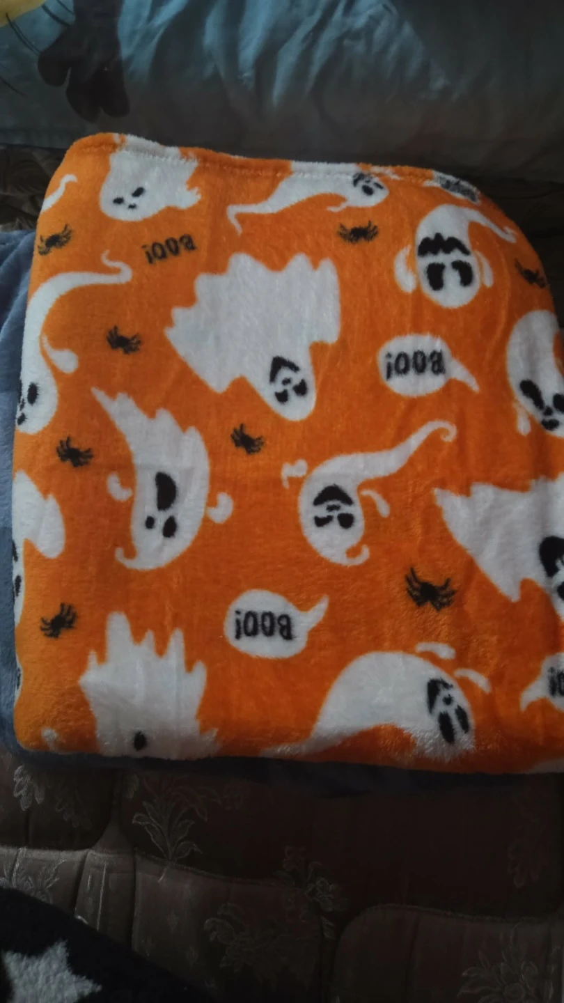 Halloween Ghost Throw Blanket 🏈