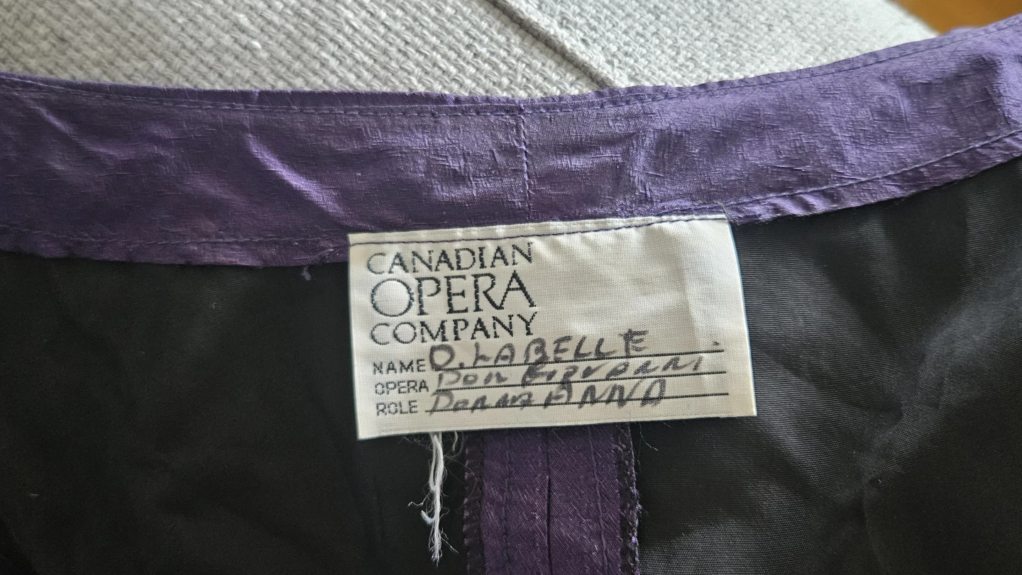 CAN. OPERA COMPANY - Purple taffeta wrap jacket with train. - photo 5