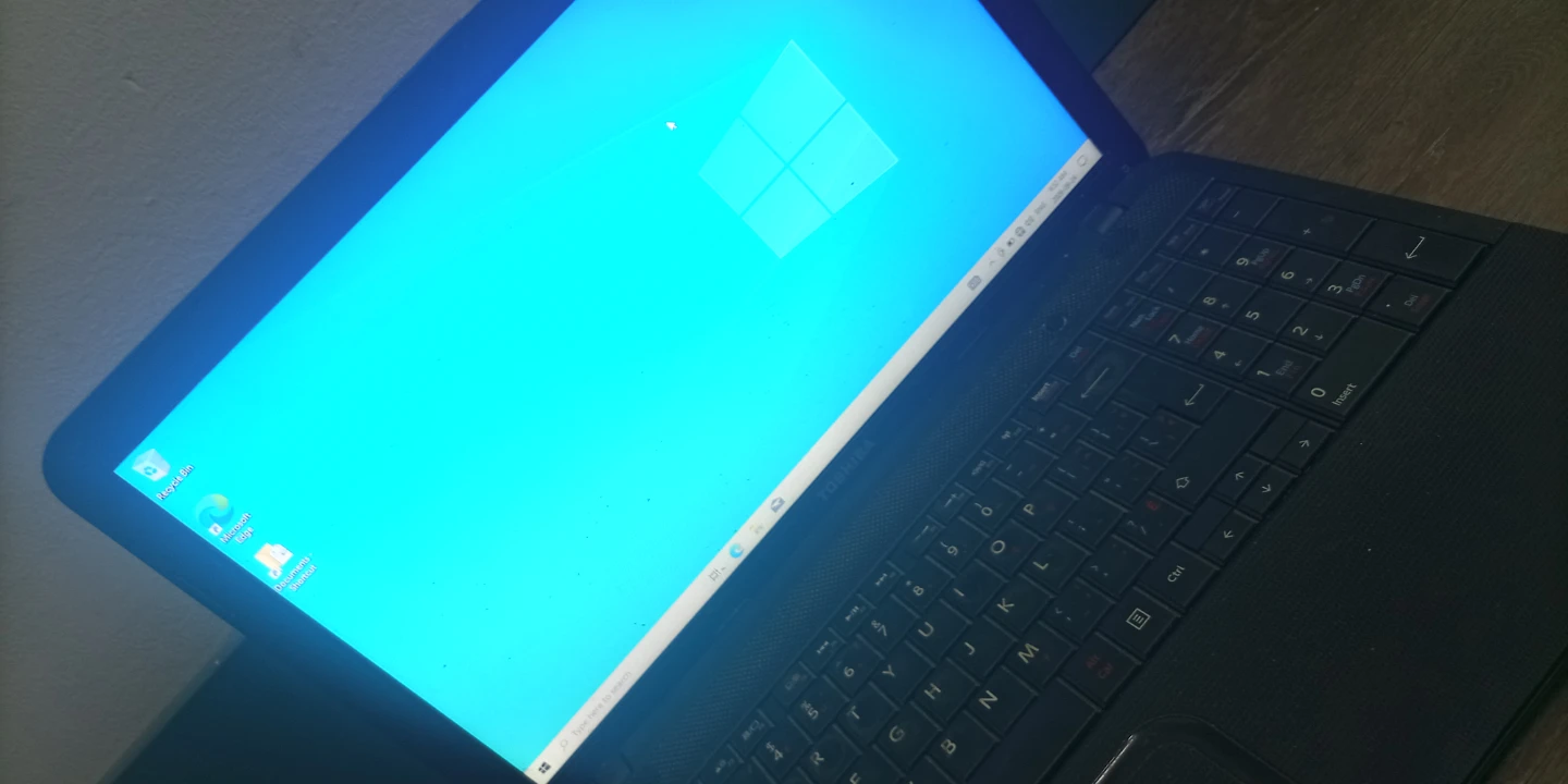 Toshiba Satellite Pro Laptop - photo 3