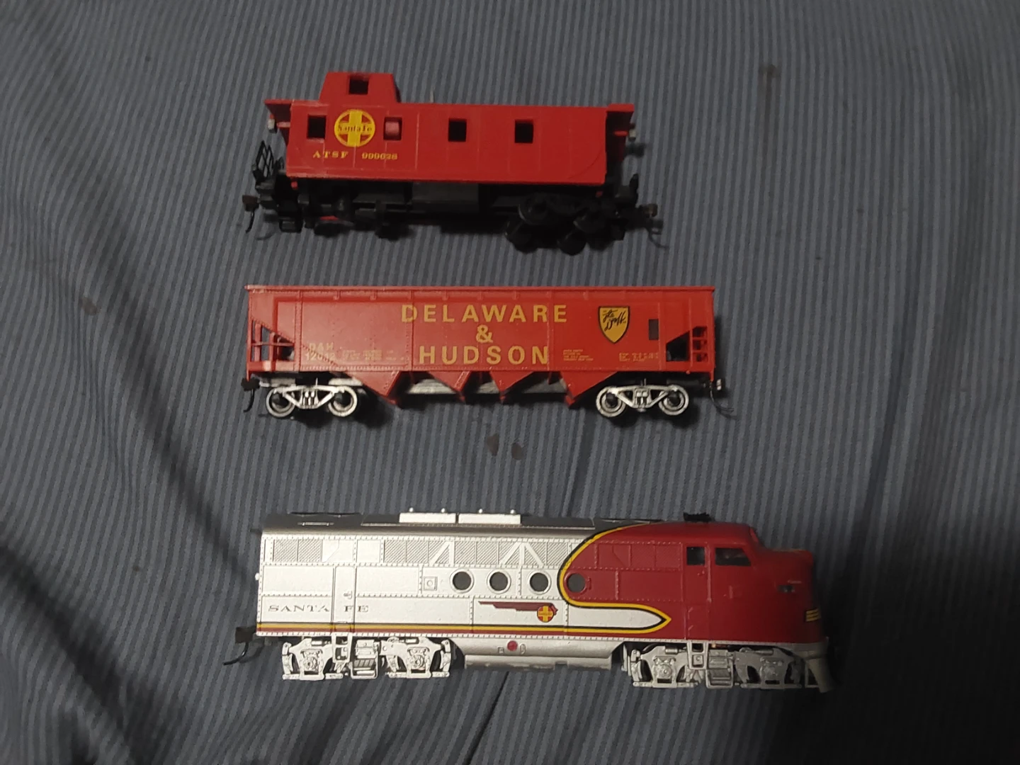 Vintage Santa Fe and Delaware & Hudson Model Train Cars