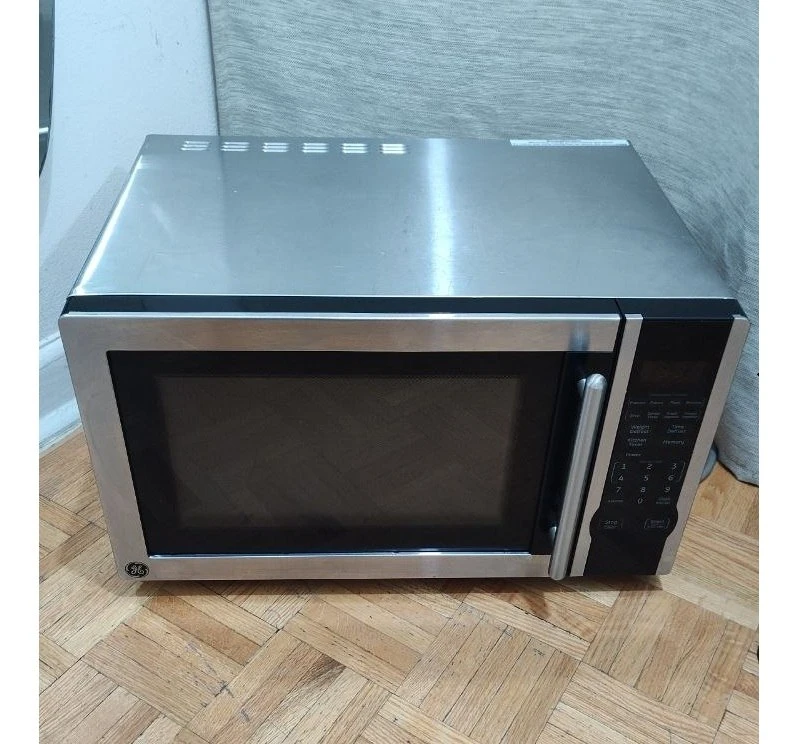 GE Stainless Steel Microwave Oven 1000W - Model JES1138SNC01