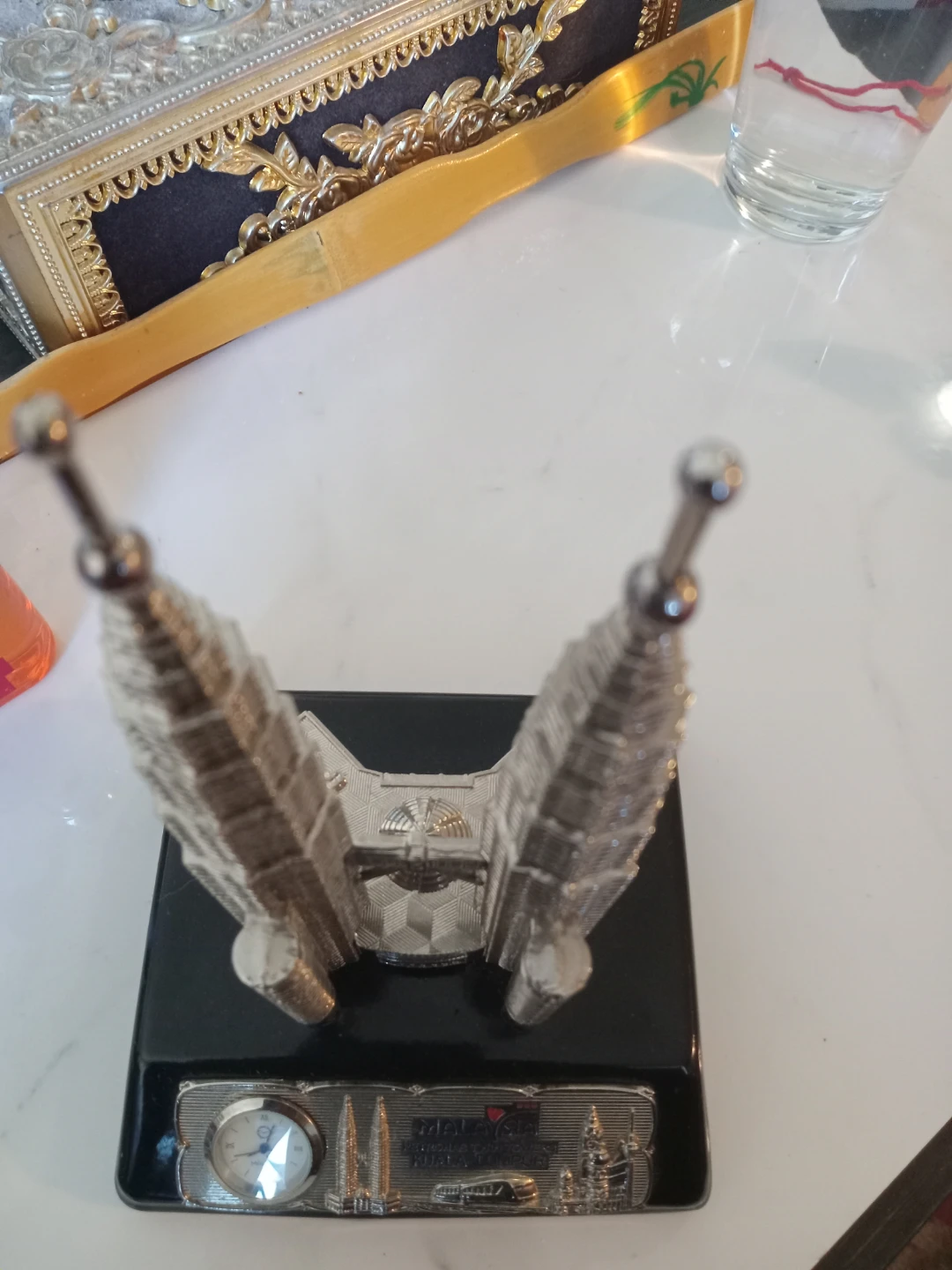 Petronas Twin Towers Souvenir Clock - photo 2