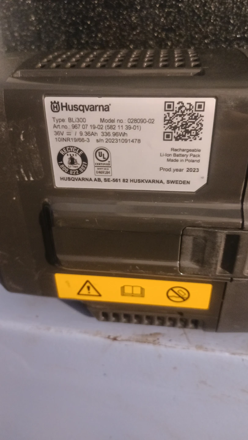 Husqvarna BLi300 36V Rechargeable Battery - photo 2