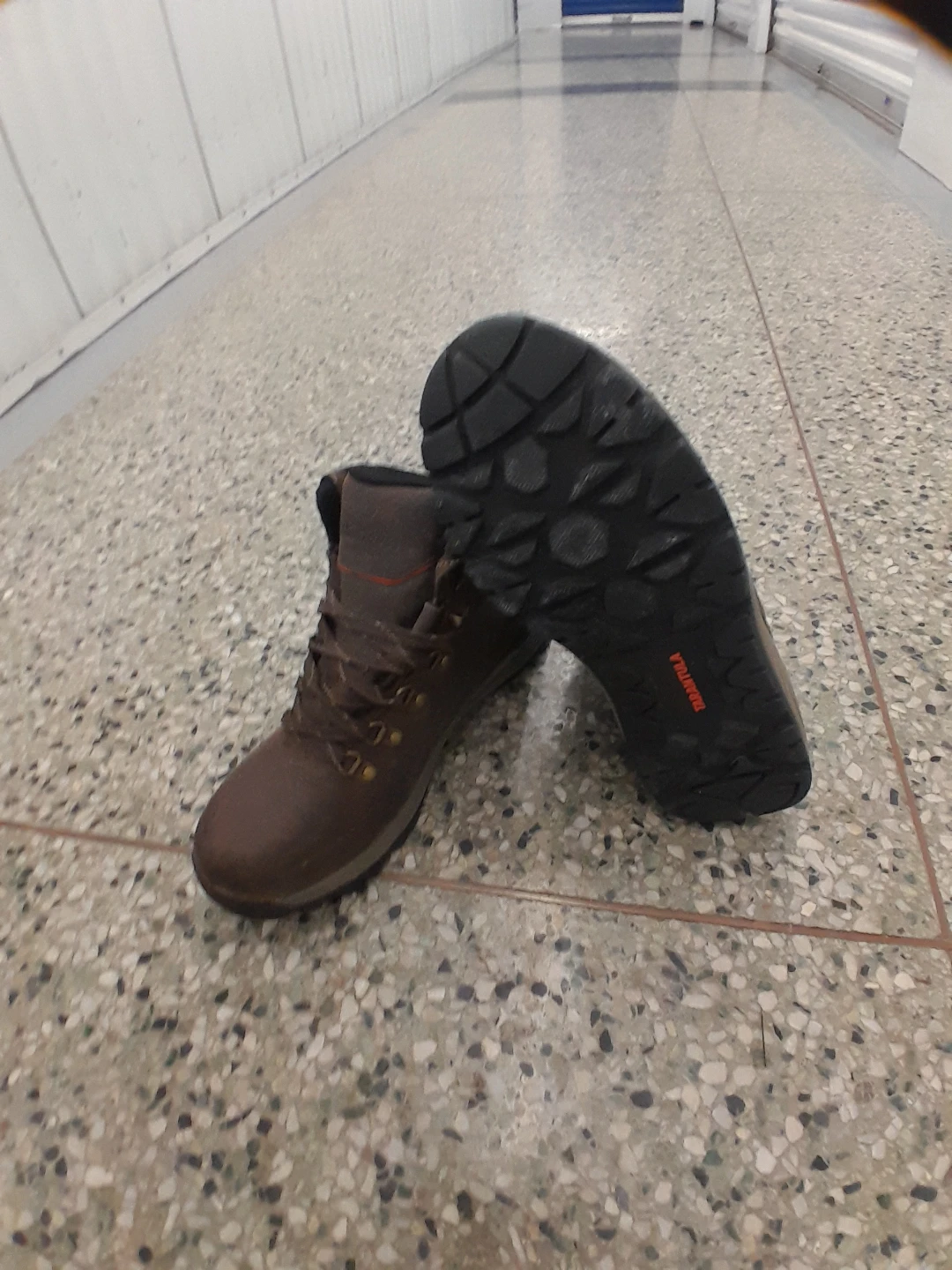 Tarantula Brown Hiking Boots Men's Size 11. - photo 2