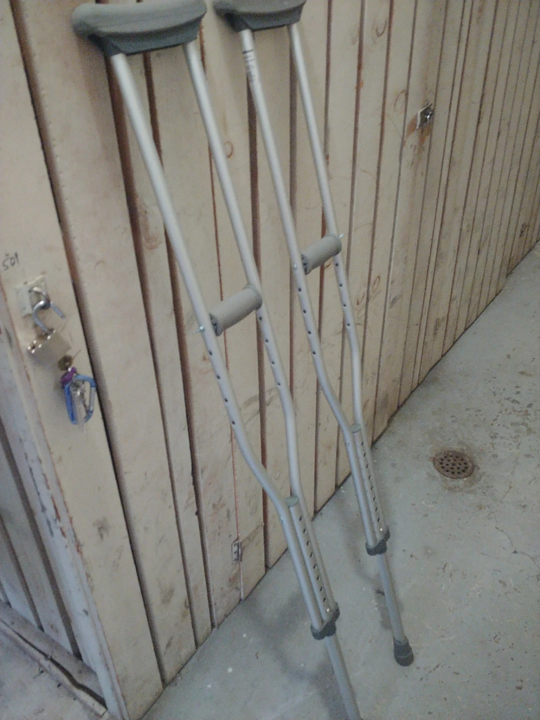 Adjustable Aluminum Underarm Crutches