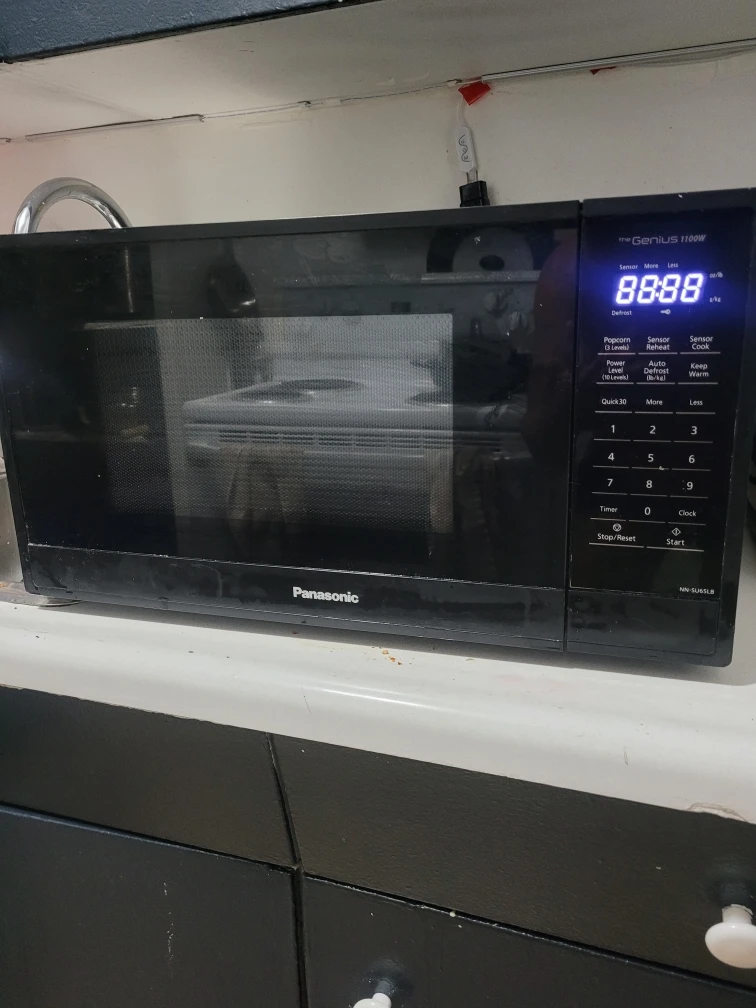 Panasonic The Genius 1100W Microwave