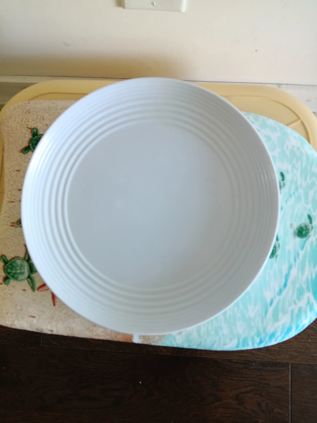 Set of White Ribbed Plates - photo 2