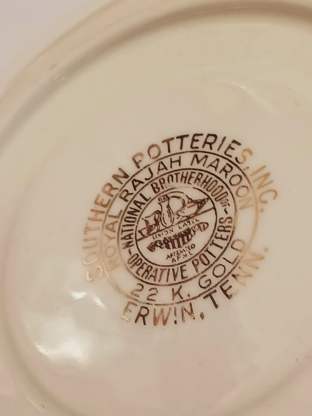 Set of 2 Southern Potteries Royal Rajah Maroon  Plates - photo 4